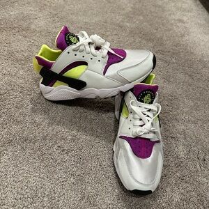 Nike air huarache shoes